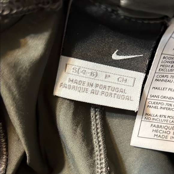 Nike Black and Yellow Athletic Shorts padded - Picture 5 of 5